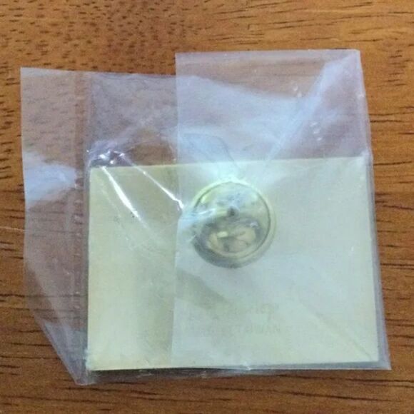 🆕 Disney Pin 1 WDW Celebrate The Future Hand In Hand - 2000 Dancers - Picture 2 of 2